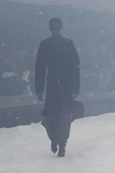 Look 10